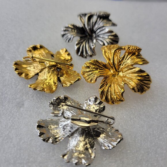 Antique Gold Hibiscus Brooch Medium Size Pin - Picture 6 of 6